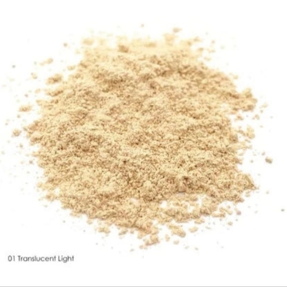 Radiant Finishing Powder - Translucent Light - Picture 2 of 2
